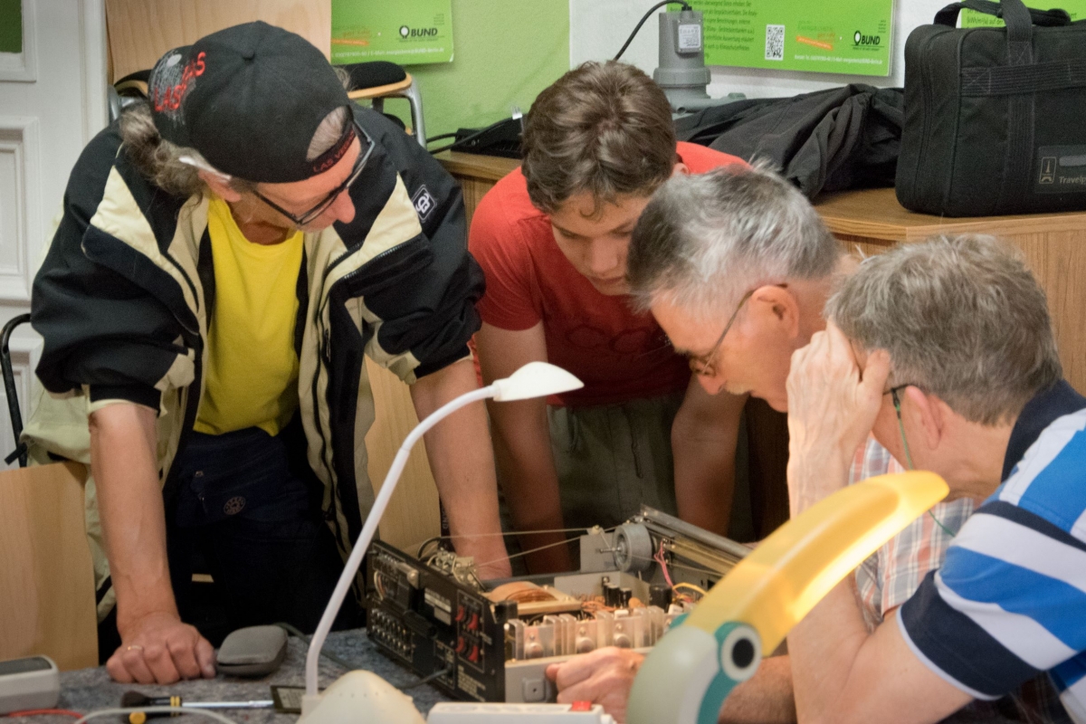 Durch Reparatur können Gebrauchsgegenstände länger genutzt werden. Durch Reparatur können Gebrauchsgegenstände länger genutzt werden.