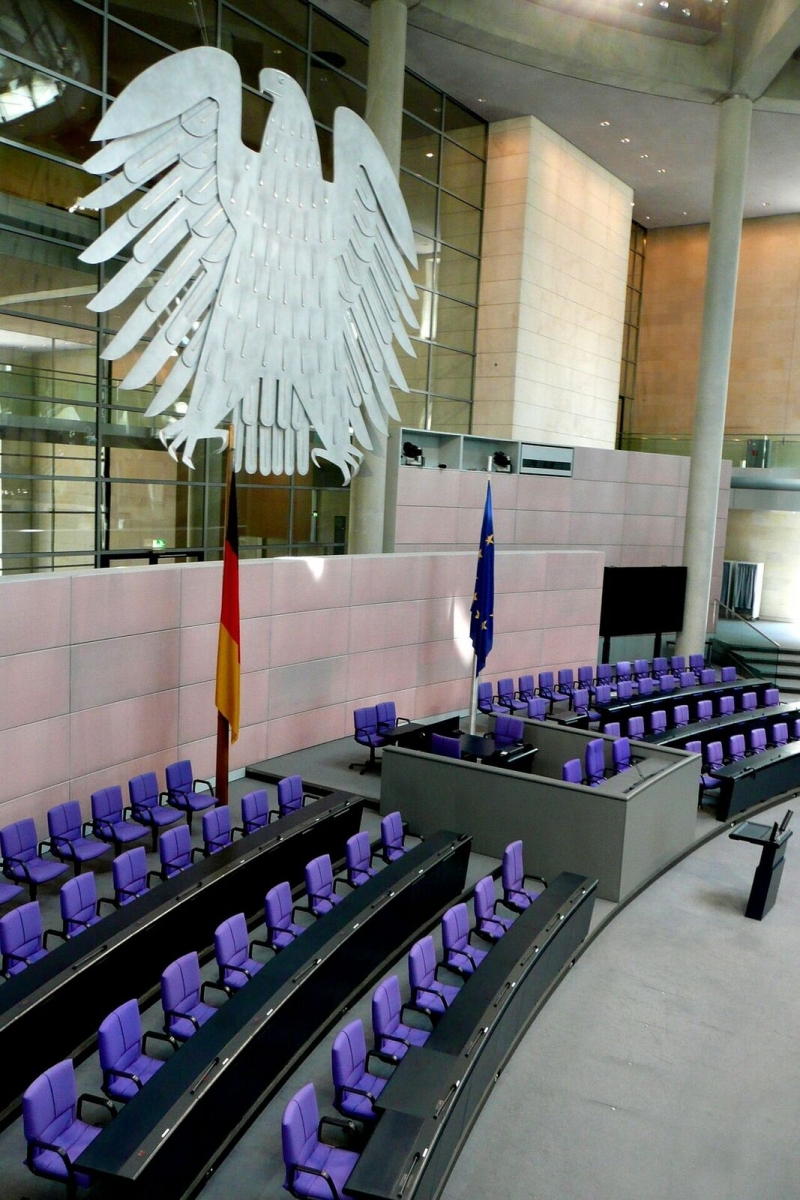 Politische Skandale können dauerhaft schädlich für die Demokratie sein. Bild: FelixMittermeier via pixabay (https://pixabay.com/de/bundestag-reichstag-berlin-2463231/, CC: https://creativecommons.org/publicdomain/zero/1.0/deed.de)