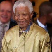 Bild 2: Nelson Mandela setzte die Kommisio für Wahrheit und Versöhnung ein, die ab 1996 die Verbrechen der Apartheid aufarbeitete