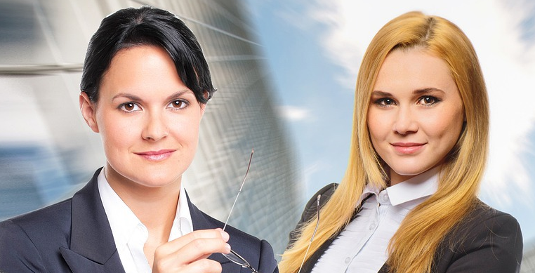 Bild 1: Wollen die bestmögliche Lösung finden. Die beiden Verhandlungsparteien Svea und Laura. Bild 1: Wollen die bestmögliche Lösung finden. Die beiden Verhandlungsparteien Svea und Laura.