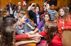 Lernende in Aktion (Lizenz: Attribution-NonCommercial-NoDerivs 2.0 Generic (CC BY-NC-ND 2.0); Quelle: https://www.flickr.com/photos/swissaid/ 10593262004) Lernende in Aktion (Lizenz: Attribution-NonCommercial-NoDerivs 2.0 Generic (CC BY-NC-ND 2.0); Quelle: https://www.flickr.com/photos/swissaid/ 10593262004)